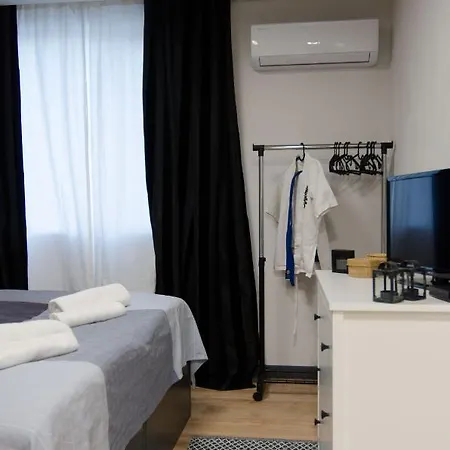 My Place Comfy Artist's Apartment Varna